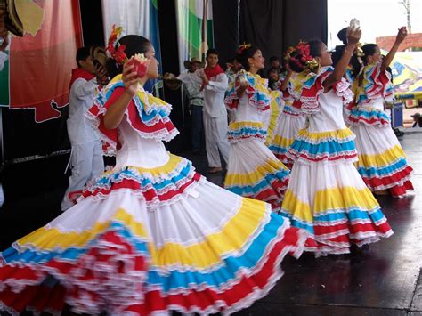  El Festival de la Palabra: Un Encuentro con la Cultura Colombiana y el Poder Creativo de Ulises Chamorro